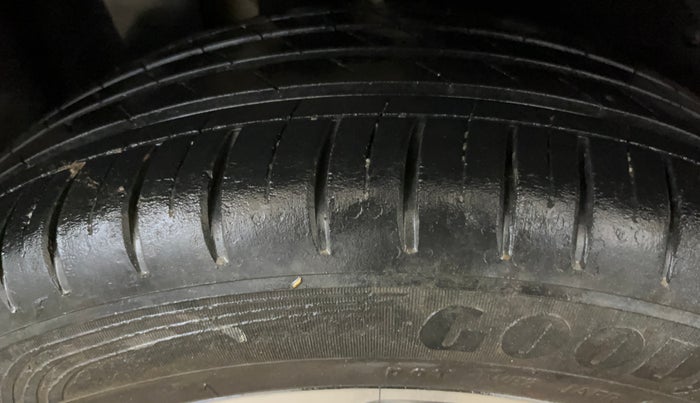 2021 MG HECTOR PLUS SHARP 1.5 PETROL TURBO HYBRID MT 6-STR, Petrol, Manual, 27,438 km, Right Rear Tyre Tread