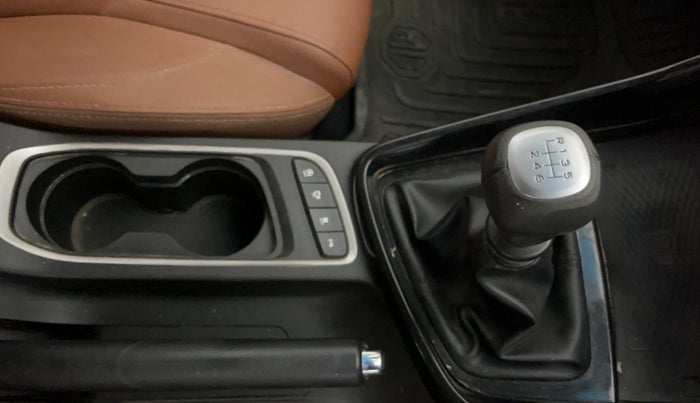 2021 MG HECTOR PLUS SHARP 1.5 PETROL TURBO HYBRID MT 6-STR, Petrol, Manual, 27,438 km, Gear Lever