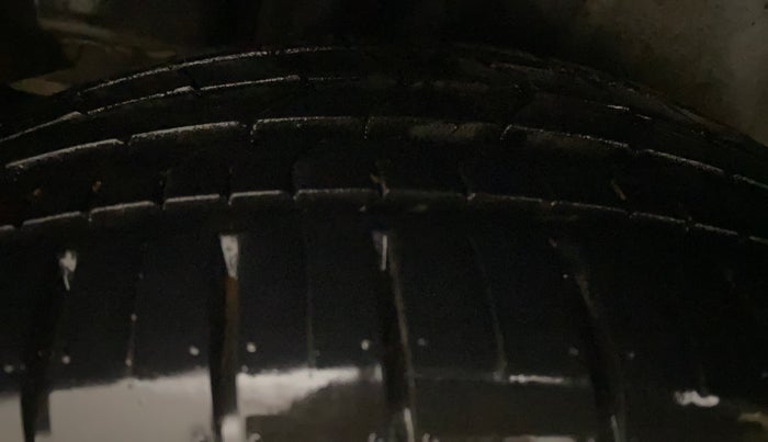 2021 Maruti Ciaz ALPHA 1.5 SHVS PETROL, Petrol, Manual, 74,446 km, Right Rear Tyre Tread