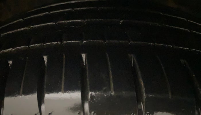 2021 Maruti Ciaz ALPHA 1.5 SHVS PETROL, Petrol, Manual, 74,446 km, Right Front Tyre Tread