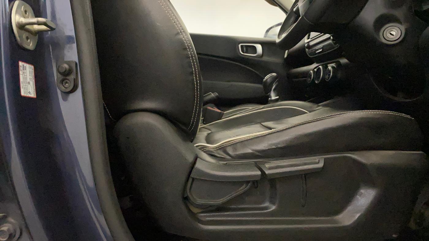 2021 Hyundai VENUE SX 1.0 TURBO IMT, Petrol, Manual, 83,029 km, Driver Side Adjustment Panel