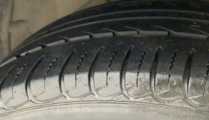2020 Ford Ecosport TITANIUM + 1.5L PETROL AT, Petrol, Automatic, 70,225 km, Right Front Tyre Tread