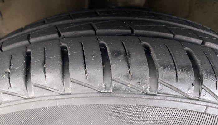 2012 Hyundai i10 SPORTZ 1.2 AT KAPPA2, Petrol, Automatic, 75,476 km, Left Front Tyre Tread
