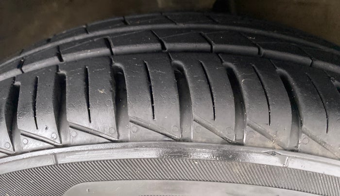 2012 Hyundai i10 SPORTZ 1.2 AT KAPPA2, Petrol, Automatic, 75,476 km, Right Front Tyre Tread