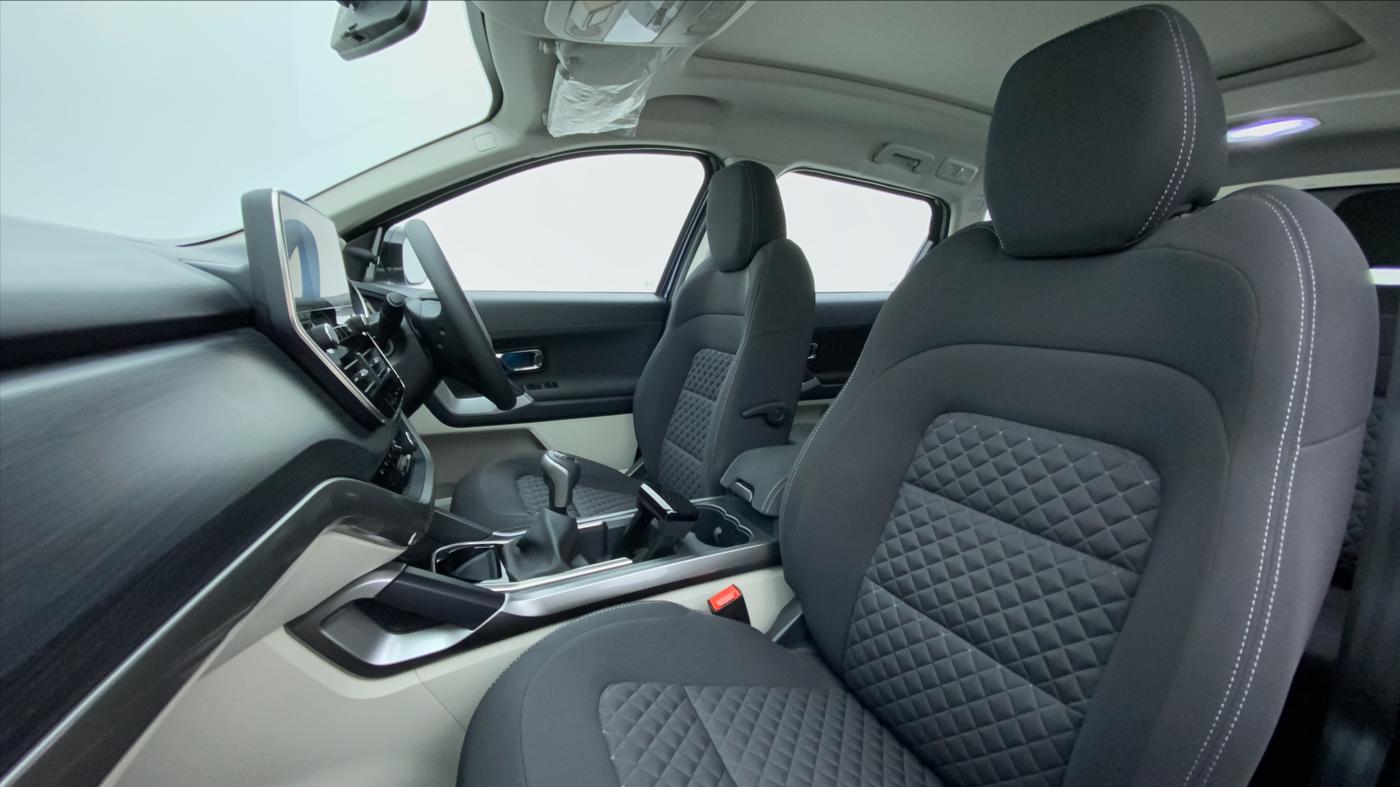 2021 Tata Safari XT+2.0 KRYOTEC, Diesel, Manual, 6,442 km, Right Side Front Door Cabin