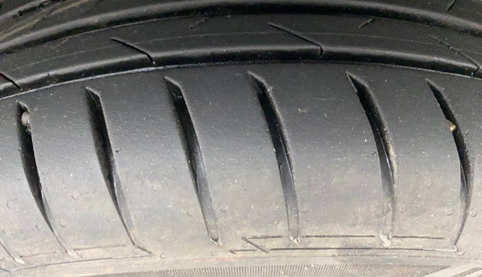 2016 Maruti Swift Dzire ZXI, Petrol, Manual, 29,557 km, Right Front Tyre Tread