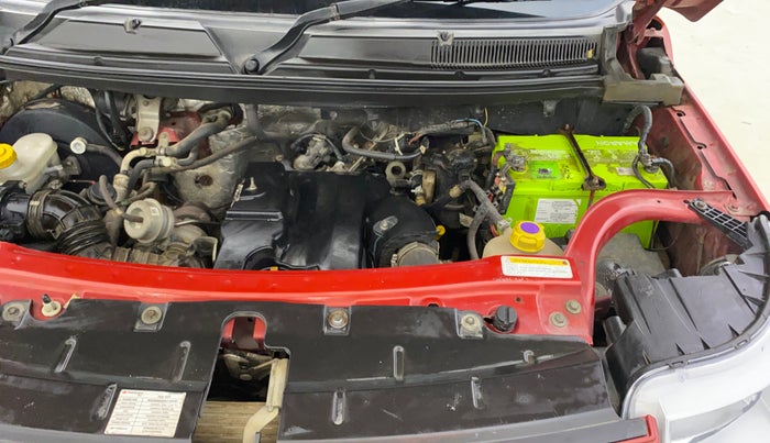 2017 Mahindra TUV300 T8 AMT, Diesel, Automatic, 1,35,545 km, Engine View - Left