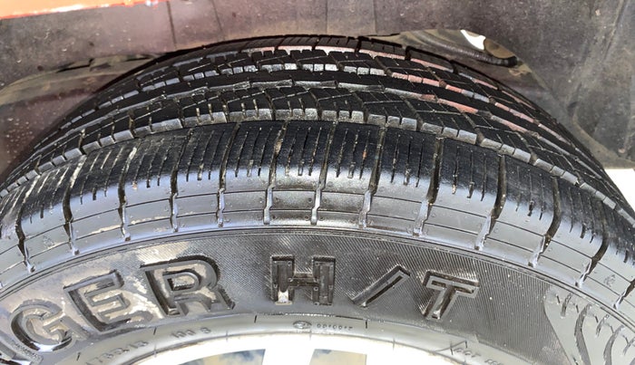 2017 Mahindra TUV300 T8 AMT, Diesel, Automatic, 1,35,545 km, Left Rear Tyre Tread