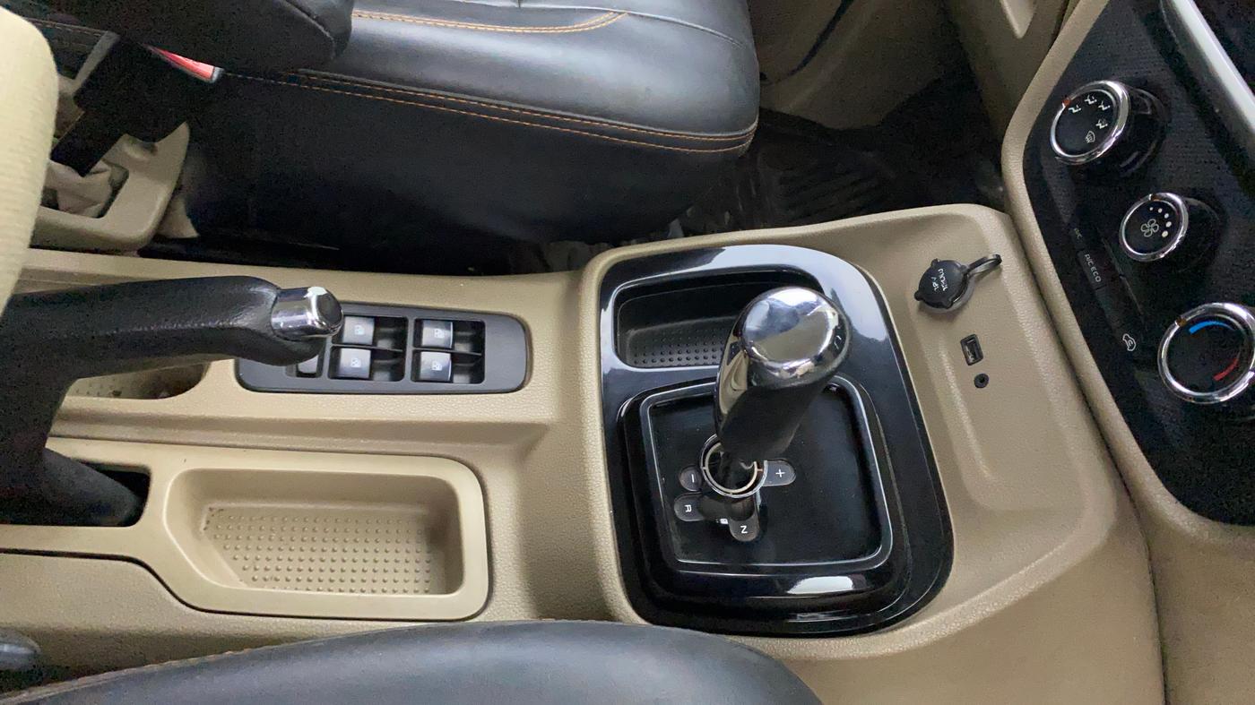 2017 Mahindra TUV300 T8 AMT, Diesel, Automatic, 1,35,641 km, Gear Lever