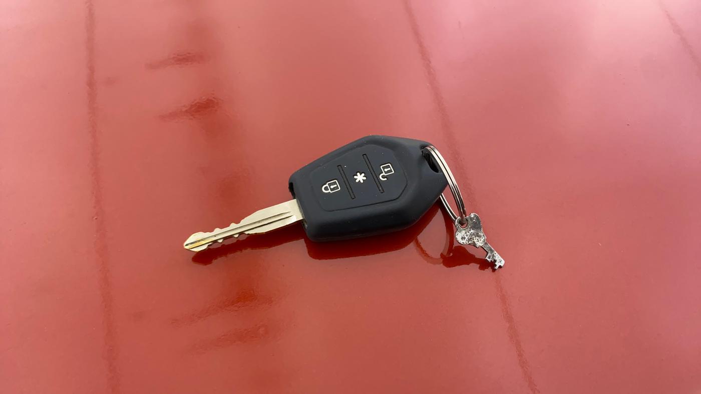 2017 Mahindra TUV300 T8 AMT, Diesel, Automatic, 1,35,641 km, Key Close Up