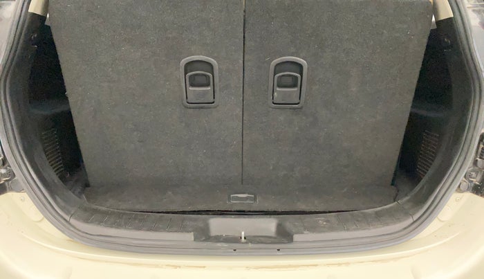 2020 Mahindra XUV500 W11, Diesel, Manual, 66,281 km, Boot Inside