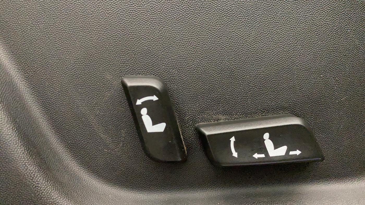 2020 Mahindra XUV500 W11, Diesel, Manual, 66,281 km, Driver Side Adjustment Panel
