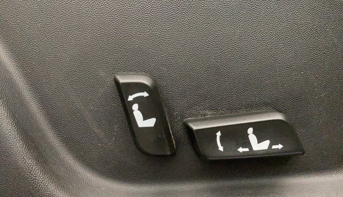 2020 Mahindra XUV500 W11, Diesel, Manual, 66,281 km, Driver Side Adjustment Panel