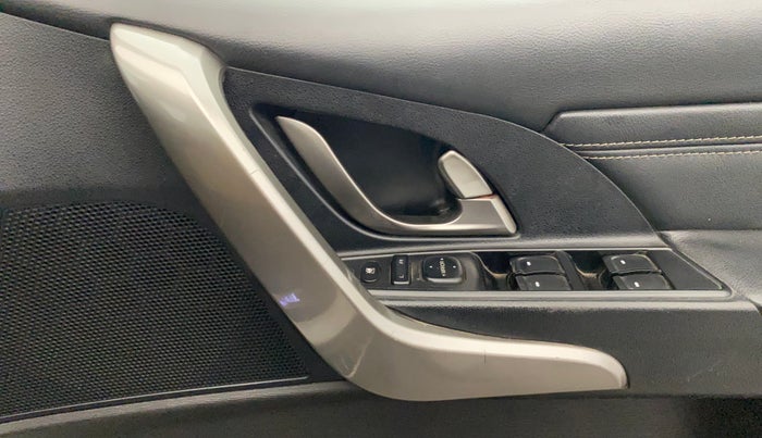 2020 Mahindra XUV500 W11, Diesel, Manual, 66,281 km, Driver Side Door Panels Control