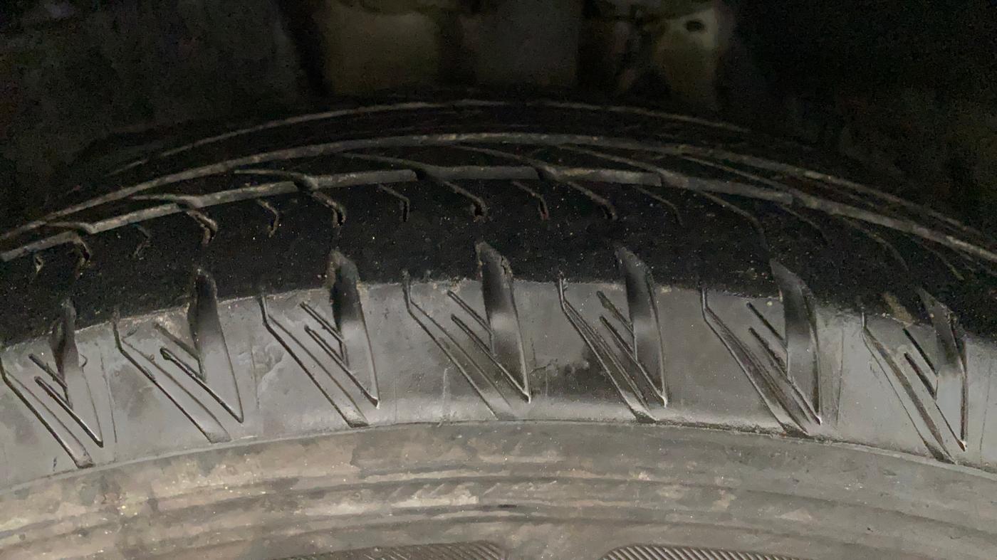 2020 Mahindra XUV500 W11, Diesel, Manual, 66,281 km, Left Front Tyre Tread