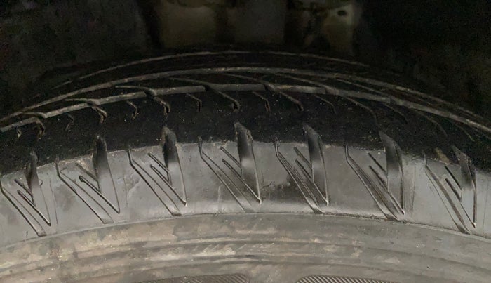 2020 Mahindra XUV500 W11, Diesel, Manual, 66,281 km, Left Front Tyre Tread