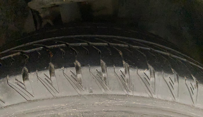 2020 Mahindra XUV500 W11, Diesel, Manual, 66,281 km, Right Front Tyre Tread