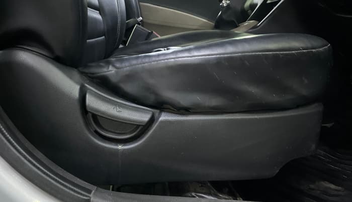 2017 Hyundai Grand i10 SPORTZ (O) 1.2 KAPPA VTVT, Petrol, Manual, 25,322 km, Driver Side Adjustment Panel