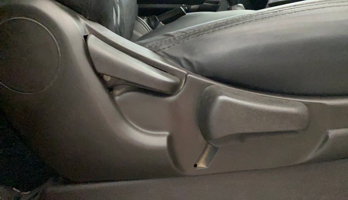 2019 Tata Safari Storme 2.2 EX 4X2, Diesel, Manual, 1,39,127 km, Driver Side Adjustment Panel