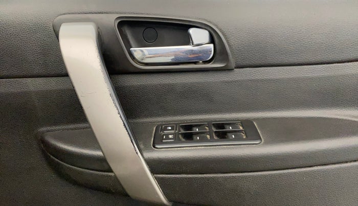 2019 Tata Safari Storme 2.2 EX 4X2, Diesel, Manual, 1,39,127 km, Driver Side Door Panels Control