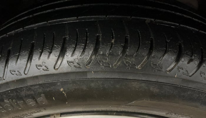 2018 Tata NEXON XM PETROL, Petrol, Manual, 41,138 km, Right Front Tyre Tread