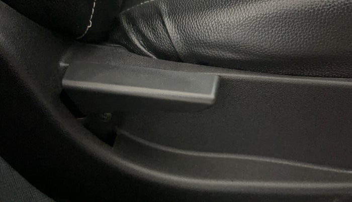 2018 Tata NEXON XM PETROL, Petrol, Manual, 41,138 km, Driver Side Adjustment Panel