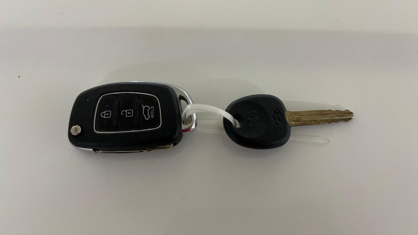 2019 Hyundai VENUE S 1.0 TURBO MT, Petrol, Manual, 36,809 km, Key Close Up