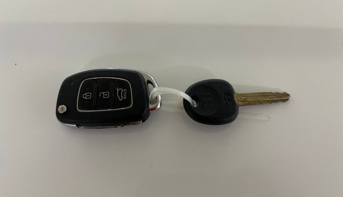 2019 Hyundai VENUE S 1.0 TURBO MT, Petrol, Manual, 36,809 km, Key Close Up