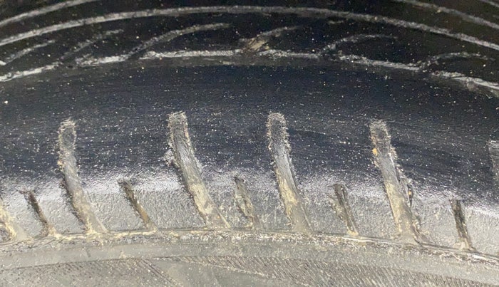 2017 Hyundai Elite i20 SPORTZ 1.4 CRDI, Diesel, Manual, 1,12,064 km, Left Front Tyre Tread