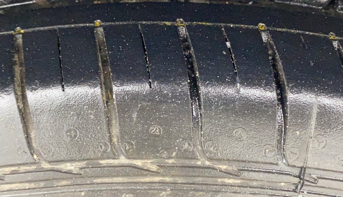 2017 Hyundai Elite i20 SPORTZ 1.4 CRDI, Diesel, Manual, 1,12,064 km, Left Rear Tyre Tread