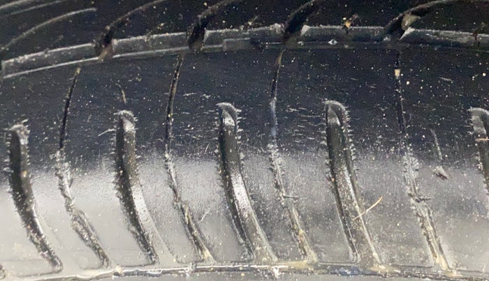 2017 Hyundai Elite i20 SPORTZ 1.4 CRDI, Diesel, Manual, 1,12,064 km, Right Rear Tyre Tread