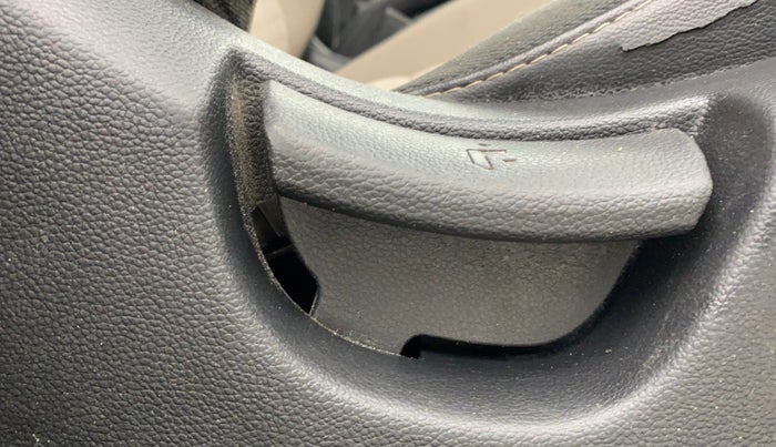 2017 Hyundai Elite i20 SPORTZ 1.4 CRDI, Diesel, Manual, 1,12,064 km, Driver Side Adjustment Panel