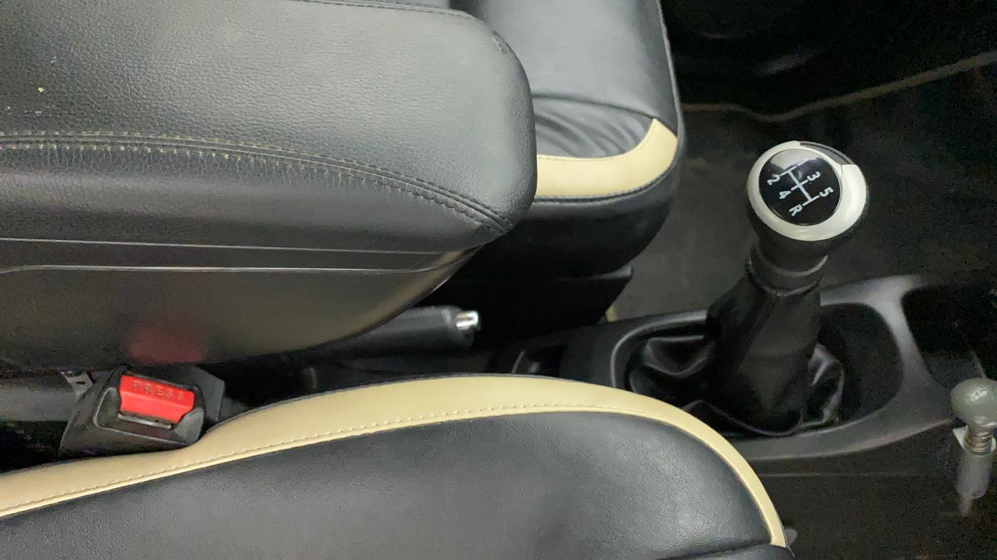 2014 Maruti Wagon R 1.0 VXI, Petrol, Manual, 83,810 km, Gear Lever