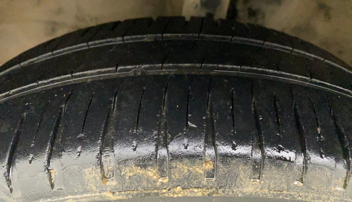 2014 Maruti Wagon R 1.0 VXI, Petrol, Manual, 83,810 km, Left Front Tyre Tread