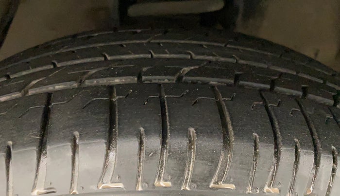 2018 Toyota Innova Crysta 2.7 VX 7 STR, Petrol, Manual, 1,34,798 km, Right Front Tyre Tread