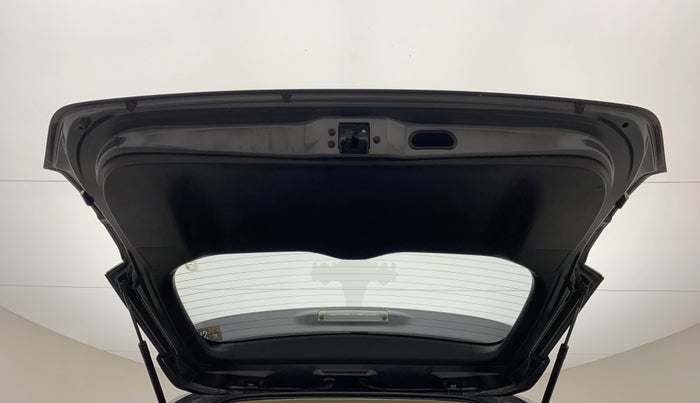 2018 Toyota Innova Crysta 2.7 VX 7 STR, Petrol, Manual, 1,34,798 km, Boot Door Open