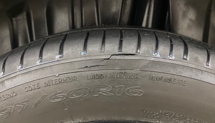2024 Maruti FRONX DELTA PLUS 1.2MT, Petrol, Manual, 9,837 km, Left Rear Tyre Tread
