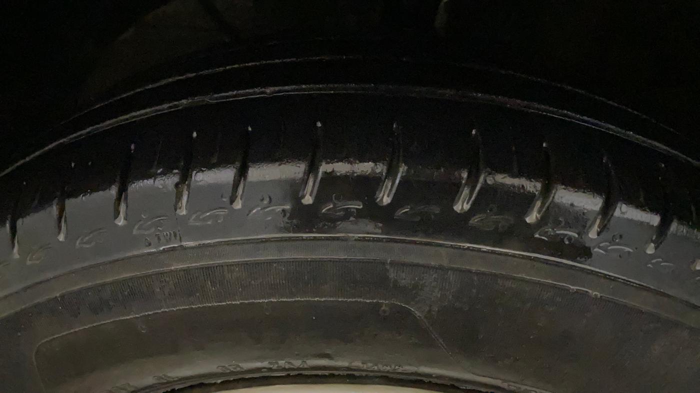 2018 Maruti Dzire VXI, Petrol, Manual, 81,427 km, Left Front Tyre Tread