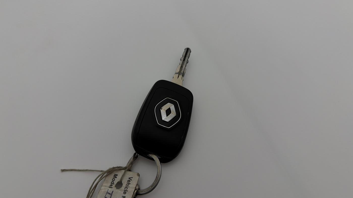 2025 Renault TRIBER RXE MT, CNG, Manual, 28,278 km, Key Close Up