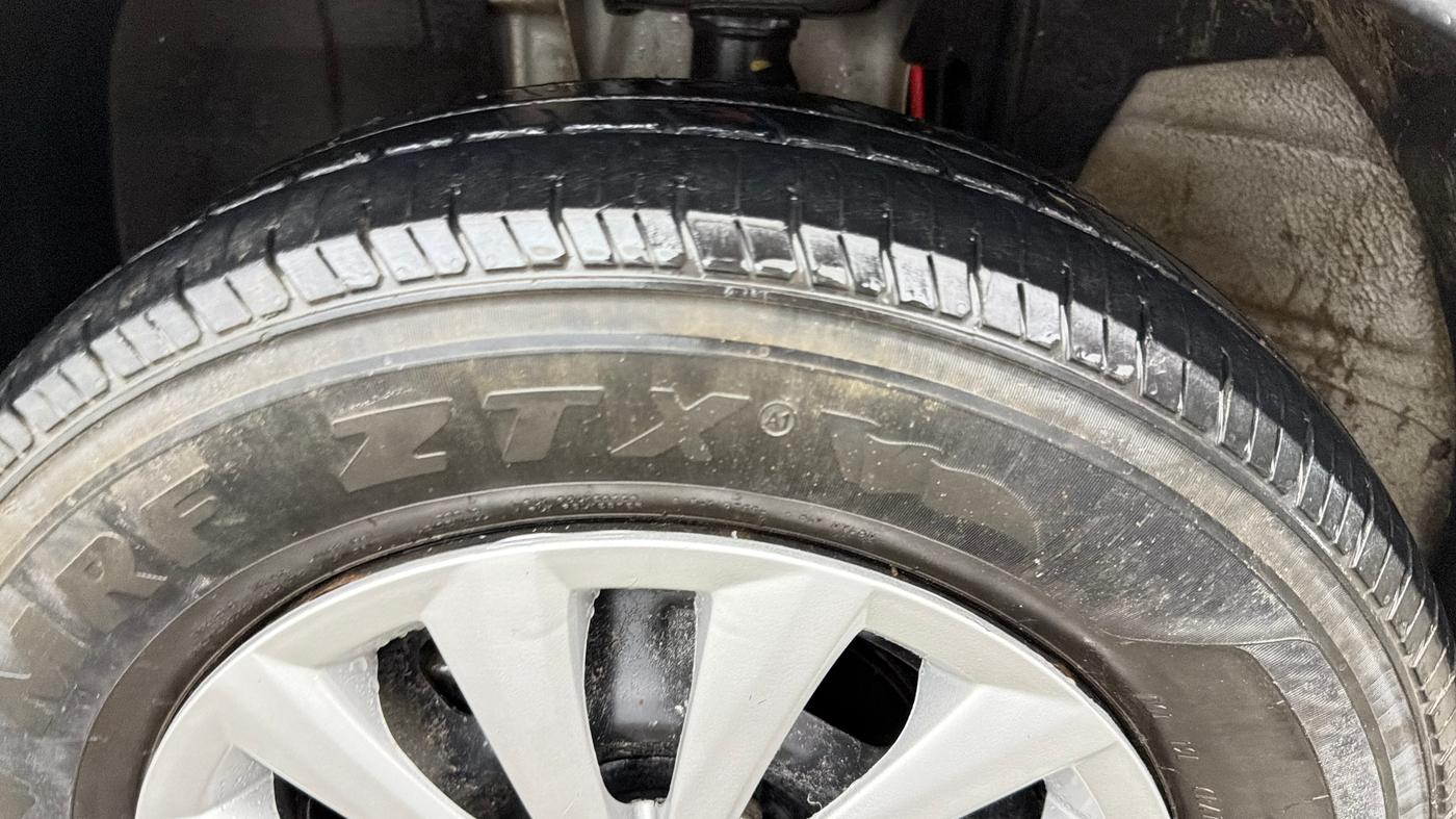 2025 Renault TRIBER RXE MT, CNG, Manual, 28,278 km, Left Front Tyre Tread