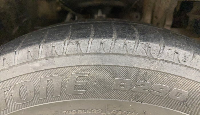 2012 Honda City 1.5L I-VTEC V MT SUNROOF, Petrol, Manual, 1,00,199 km, Right Front Tyre Tread