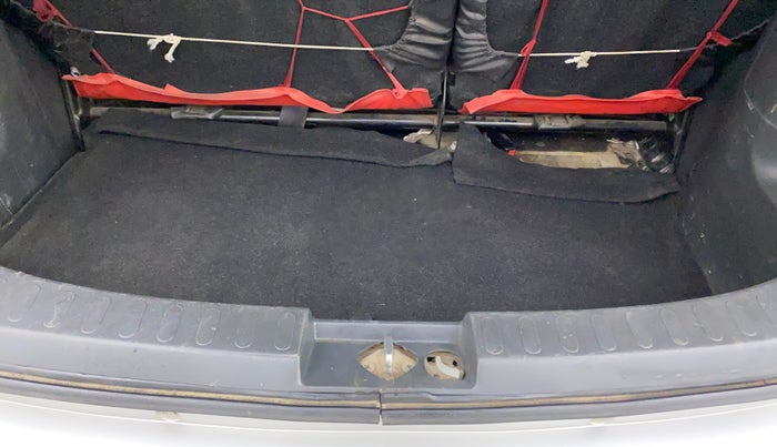 2013 Maruti Ritz VDI, Diesel, Manual, 1,06,889 km, Boot Inside