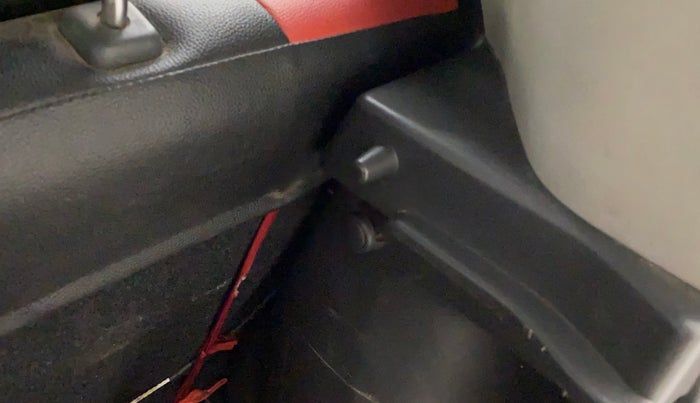 2013 Maruti Ritz VDI, Diesel, Manual, 1,06,889 km, Dicky (Boot door) - Parcel tray missing