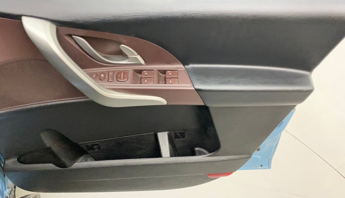 2013 Mahindra XUV500 W8, Diesel, Manual, 63,570 km, Driver Side Door Panels Control