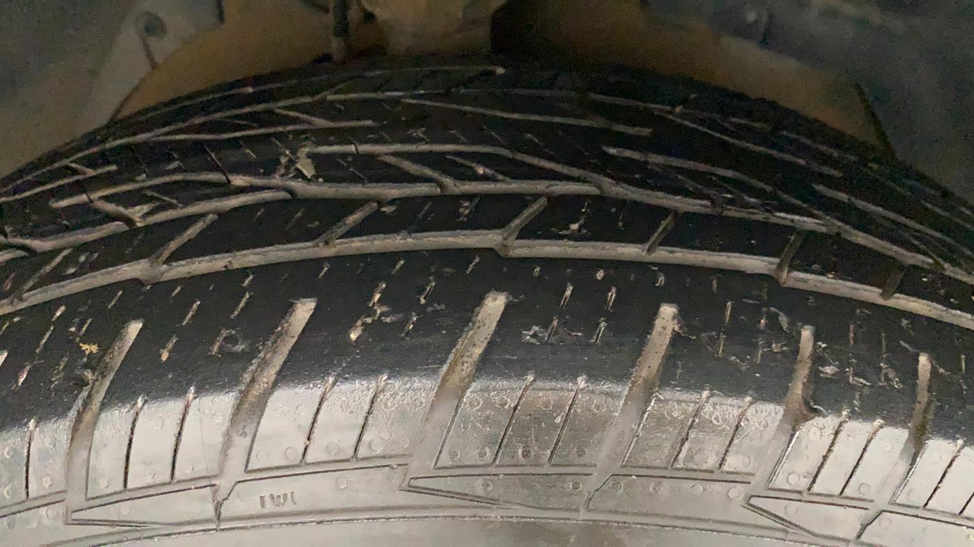 2013 Mahindra XUV500 W8, Diesel, Manual, 63,570 km, Right Front Tyre Tread