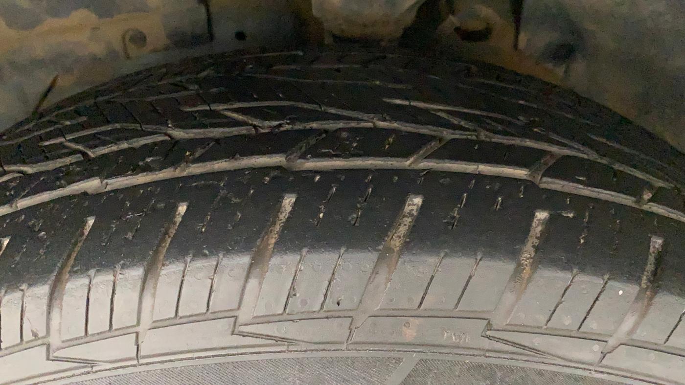 2013 Mahindra XUV500 W8, Diesel, Manual, 63,570 km, Left Front Tyre Tread