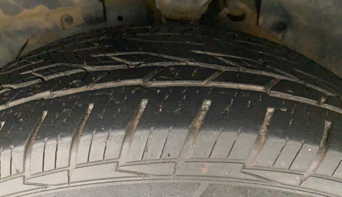 2013 Mahindra XUV500 W8, Diesel, Manual, 63,570 km, Left Front Tyre Tread