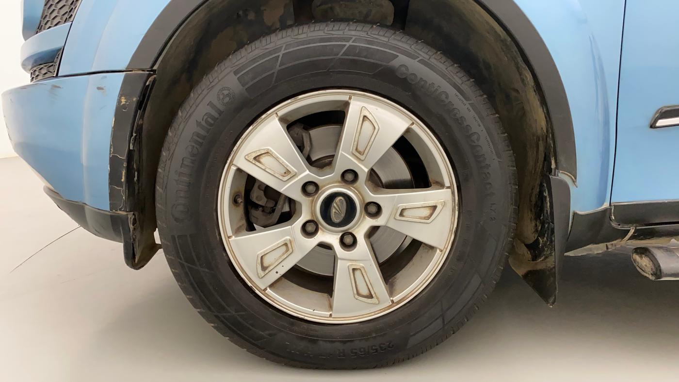 2013 Mahindra XUV500 W8, Diesel, Manual, 63,570 km, Left Front Wheel
