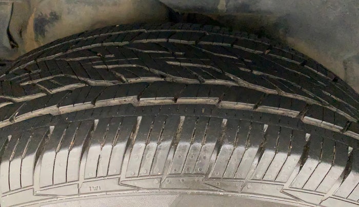 2013 Mahindra XUV500 W8, Diesel, Manual, 63,570 km, Right Rear Tyre Tread