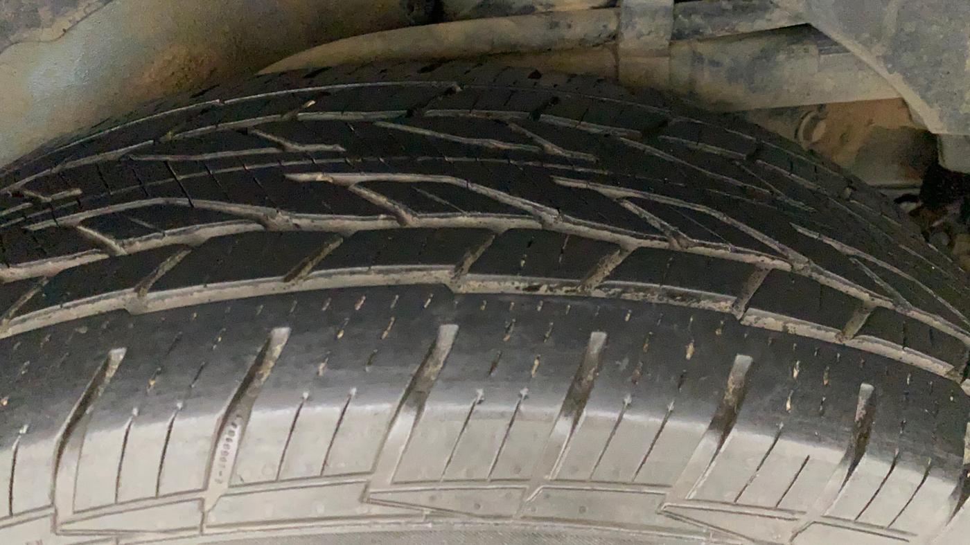 2013 Mahindra XUV500 W8, Diesel, Manual, 63,570 km, Left Rear Tyre Tread
